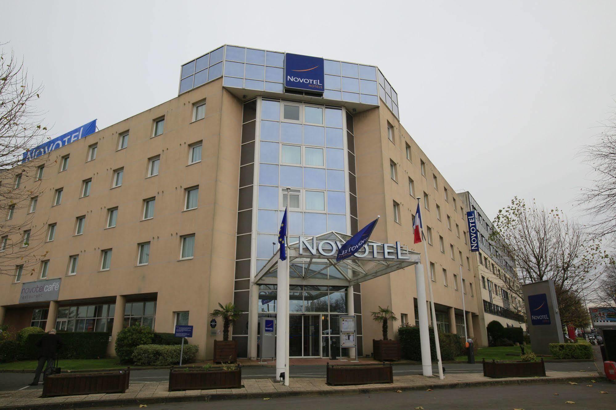 Novotel Nantes Centre Bord De Loire Exterior foto